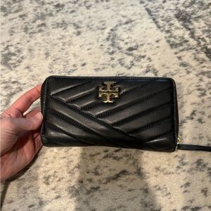 Tory Burch Kira Chevron Zip Continental Leather Wallet - Black.